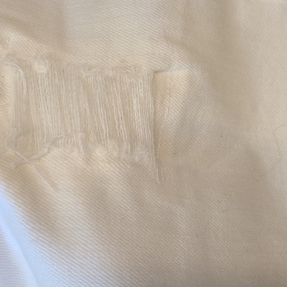 Liverpool Avery Crop in Atrium White with destruction - Picture 10 of 16